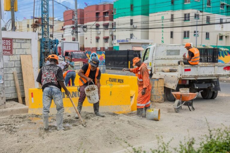 MOPC construye imbornales para corregir falla en drenaje de la avenida Isabel Aguiar 10 | Noticias de hoy en República Dominicana WhatsApp Image 2024 07 17 at 4.49.50 PM | Noticias de hoy en De Último Minuto