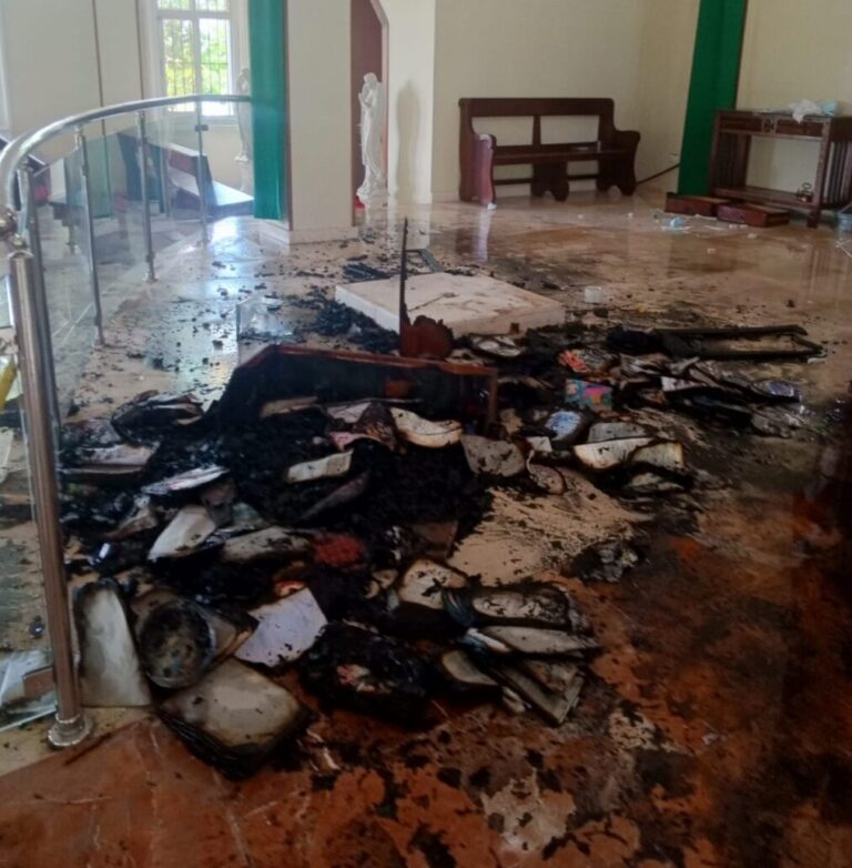 Someterán a cuatro menores acusados de quemar una iglesia en Puerto Plata 10 | Noticias de hoy en República Dominicana Someterán a cuatro menores acusados de quemar una iglesia en Puerto Plata