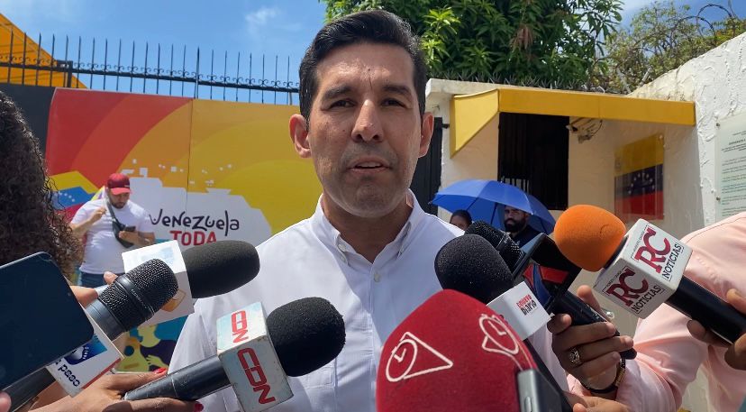 Dirigente venezolano en RD: "El CNE debe mostrar las actas para garantizar la transparencia en Venezuela"
