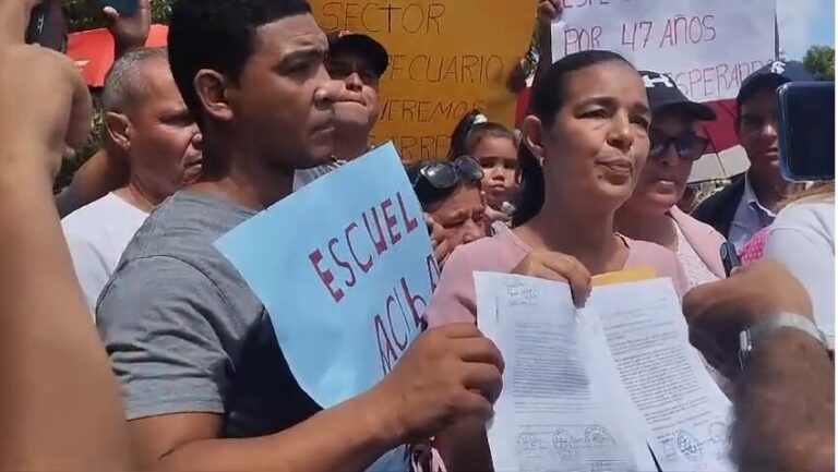 Comunitarios y organizaciones comunitarias se movilizan por reconstrucción de carretera en Santiago 5 | Noticias de hoy en República Dominicana rgbvb tfcv | Noticias de hoy en De Último Minuto