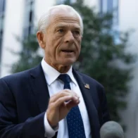 El exasesor de Trump, Peter Navarro, sale de prisión y va rumbo a la Convención en Milwaukee