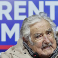 Expresidente uruguayo Mujica sale del hospital y asiste a acto político