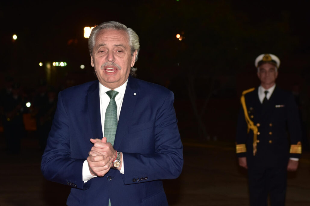 Tras acusaciones contra Fernández, incrementan denuncias de violencia de género en Argentina