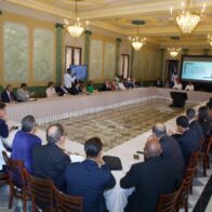 Gobierno se reúne con abogados para tratar reforma constitucional