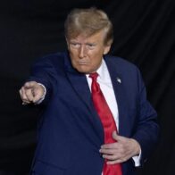 Trump aprovecha el desplome en bolsa para atacar a Harris: "Es el crac de Kamala"