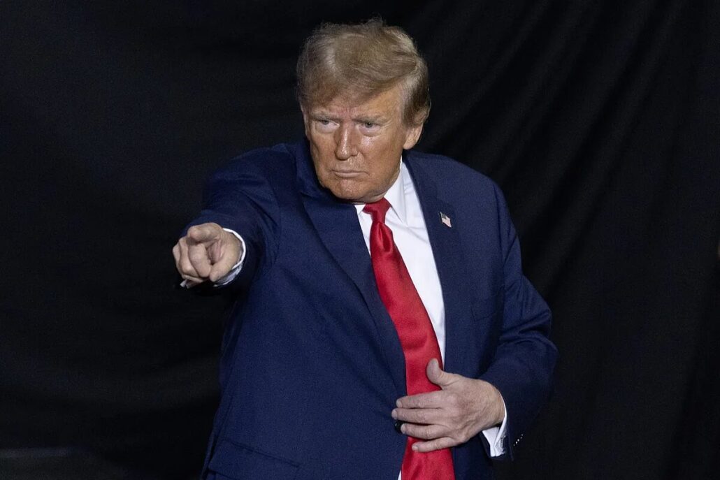 Trump aprovecha el desplome en bolsa para atacar a Harris: "Es el crac de Kamala"