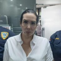 Tribunal absuelve a la cirujana Karla Moya, acusada de ejercer ilegalmente en RD