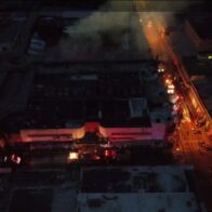 911 coordina asistencia de incendio en plaza comercial de Santiago