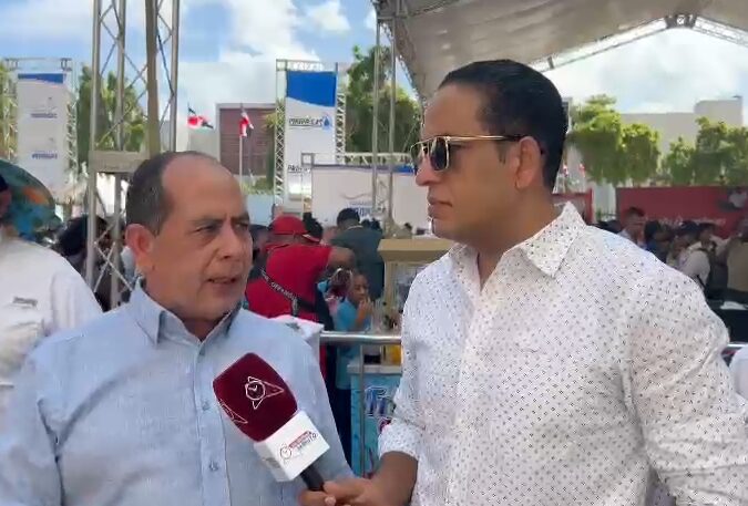 Regidor Yovany Moya dice "Plásticos por Útiles Escolares" ayuda a padres más desposeídos