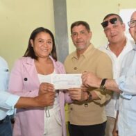 Agricultura entrega cheques a productores afectados por lluvias como parte de la "Ruta de Solidaridad Agropecuaria"
