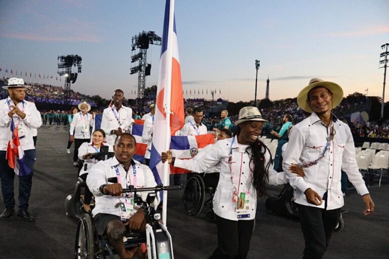 Delegación de RD desfila en apertura Juegos Paralímpicos París 2024 5 | Noticias de hoy en República Dominicana DELEGACION 1 | Noticias de hoy en De Último Minuto
