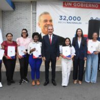 MESCyT entrega 404 becas a alumnos que cursarán programas de maestrías en diferentes partes del mundo