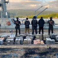 Autoridades apresan tres individuos e incautan 556 paquetes de cocaína en Barahona