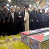 Miles de personas se congregan en la mayor mezquita de Catar para el funeral de Haniyeh