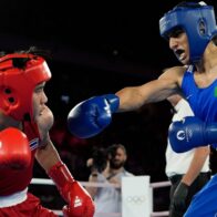 Tras la controversia, la argelina Imane Khelif peleará por el oro