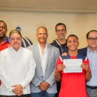 Gobierno entrega dinero prometido a ganadores olímpicos 2024