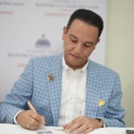 MEM e INPOSDOM ponen a circular sellos postales sobre Energía Renovable y Parque Temático