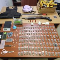 PN y MP incautan escopeta, balanzas y sustancias ilícitas durante allanamientos en Santiago