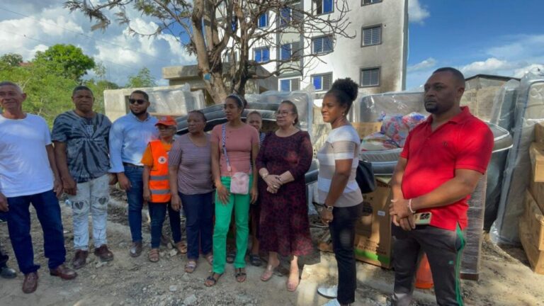 Gobernadora de Santiago muestra preocupación por cantidad de incendios registrados