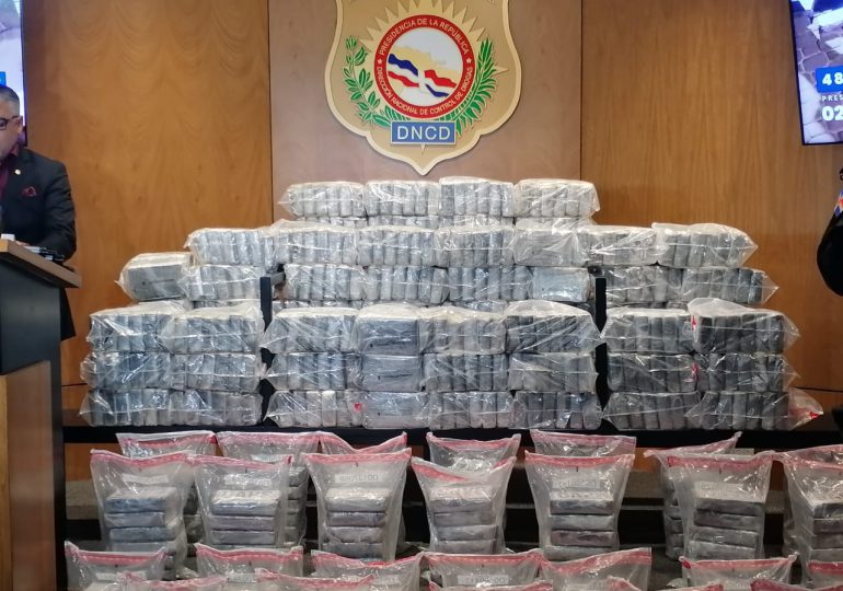 Atrapan dos hombres con un cargamento de 484 paquetes en La Altagracia
