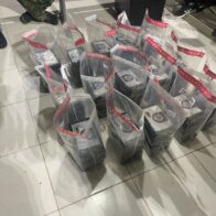 Autoridades incautan 75 paquetes de presunta cocaína en costa de Pedernales