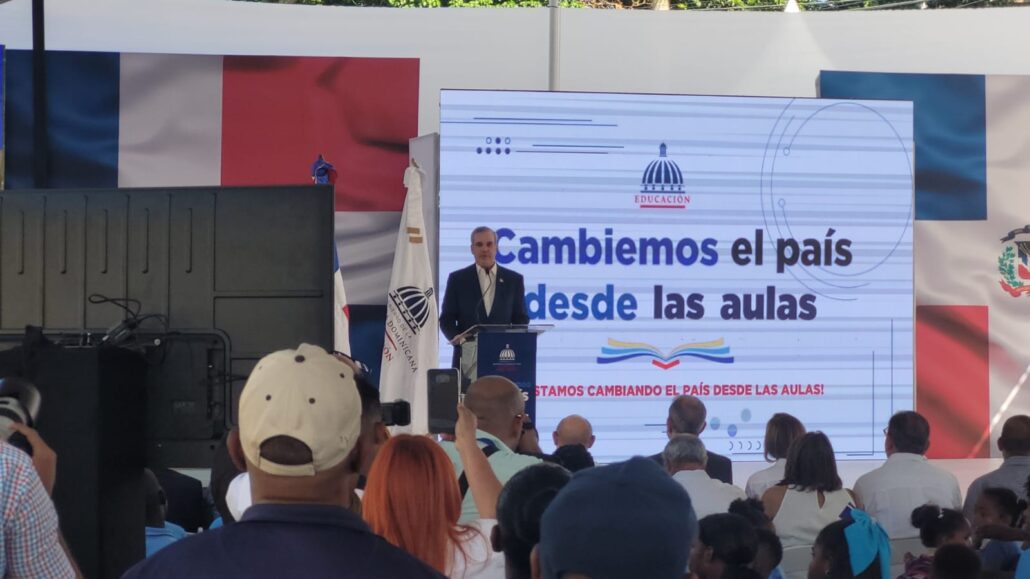 Presidente Abinader llama a un "Pacto por la Calidad de la Educación" durante inicio año escolar