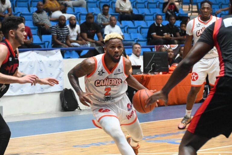 Colomé encesta 30 y Cañeros derrotan a Indios en 2 tiempos 6 | Noticias de hoy en República Dominicana Yeison Colome vs IND | Noticias de hoy en De Último Minuto