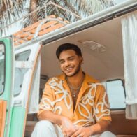 Yohan presenta su álbum de versiones tropicales “Playlist de Verano” totalmente en vivo, con la producción y arreglos de Helppi Smith, mezcla de Joel Berrido, dirección audiovisual de Eduardo Álvarez Dargam, representado por el sello discográfico La Oreja Media Group.