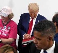 Trump anuncia la venta del libro con sus fotos más icónicas