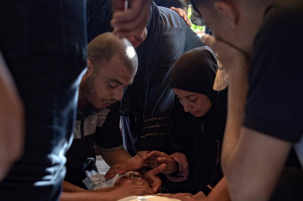 Israel identifica a otros 12 supuestos milicianos muertos en ataque contra escuela en Gaza