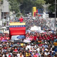 Chavismo y la oposición mayoritaria se movilizan un mes después de comicios presidenciales