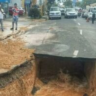 Se registra un socavón en la Av. San Vicente de Paul tras explotar una tubería de agua