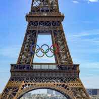 La alcaldesa de París quiere anillos olímpicos en la torre Eiffel al menos hasta 2028