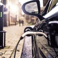 Industria automovilística pide medidas urgentes ante caída de ventas vehículos eléctricos
