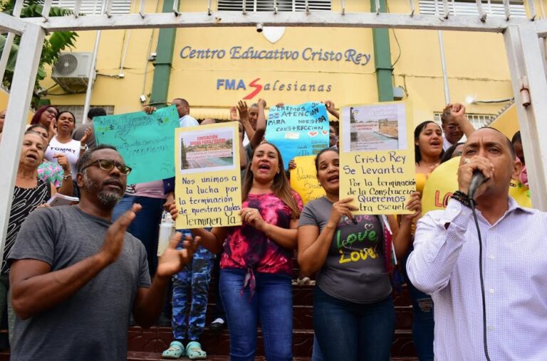 Ciudadanos exigen la terminación de escuela en Cristo Rey 8 | Noticias de hoy en República Dominicana Ciudadanos exigen la terminación de escuela en Cristo Rey