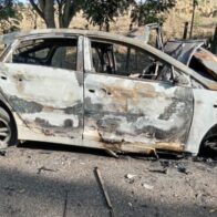 Joven pierde la vida tras chocar con un árbol y su vehículo incendiarse en Santiago