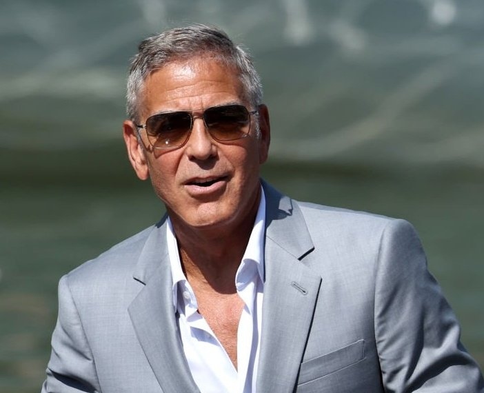 George Clooney aplaude a Joe Biden por su acto "desinteresado"