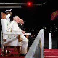 El papa llega a Papúa Nueva Guinea
