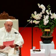 El papa celebró misa para 50.000 personas