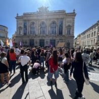 Miles de manifestantes en París en apoyo a mujer violada por decenas de hombres