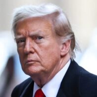 Trump dejará sin seguro médico a 4 millones de latinos, según la campaña de Harris