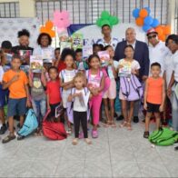 Más de 600 niños y niñas de Villa Francisca reciben útiles escolares