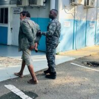 Apresan a un hombre acusado de matar de varias estocadas a otro en Santiago