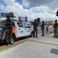Choferes del transporte público apoyan la presencia militar en semáforos del DN