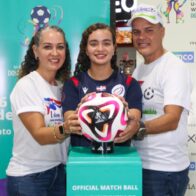 Santiago vive la experiencia del Trophy Tour de la Copa Mundial Femenina Sub-17 de la FIFA