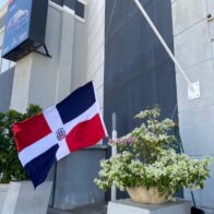 Fundación Lasallistas Dominicanos promueve dominicanidad con izamiento de la bandera en Bella Vista Mall