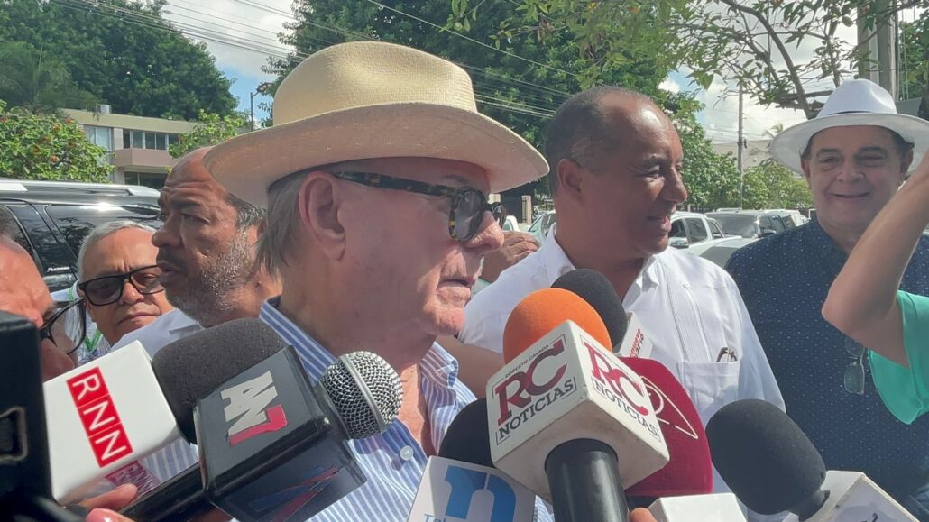 "Maduro está verde", dice Hipólito Mejía