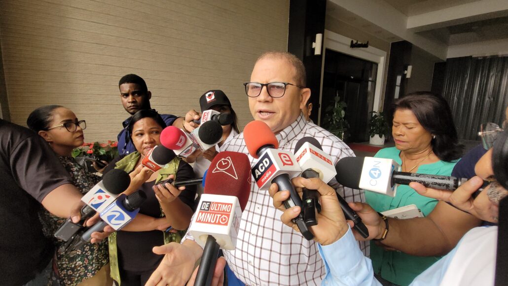 Legisladores califican como "un error" aprobación de la Ley del DNI