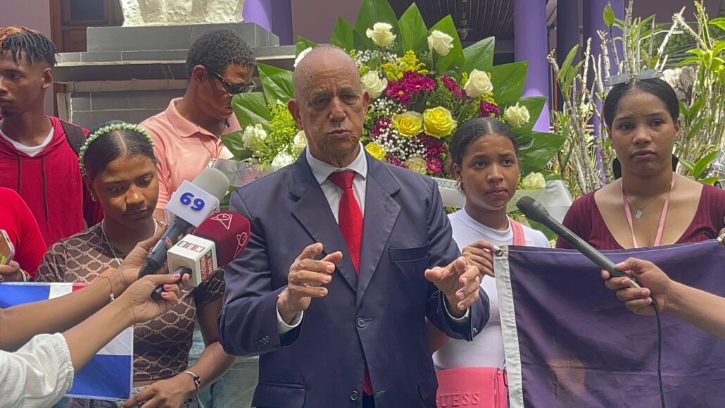 Luis de León "Debemos de parar esta reforma" para evitar otro golpe de estado