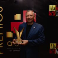 Leonardo Aguilera es reconocido por sus treinta años en el marketing y la consultoría política